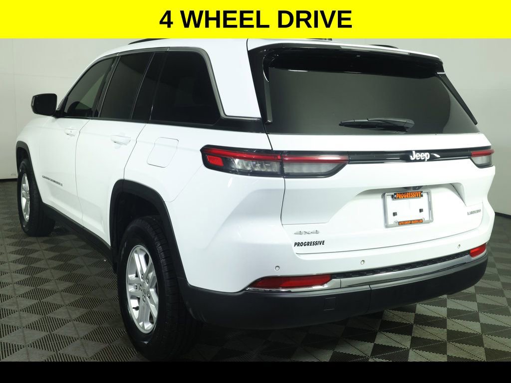 Used 2024 Jeep Grand Cherokee Laredo image 4