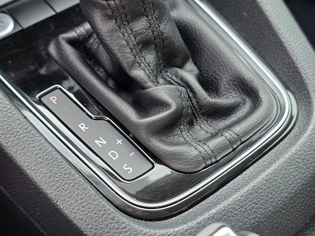 Used 2015 Volkswagen Jetta SEL FWD image 45
