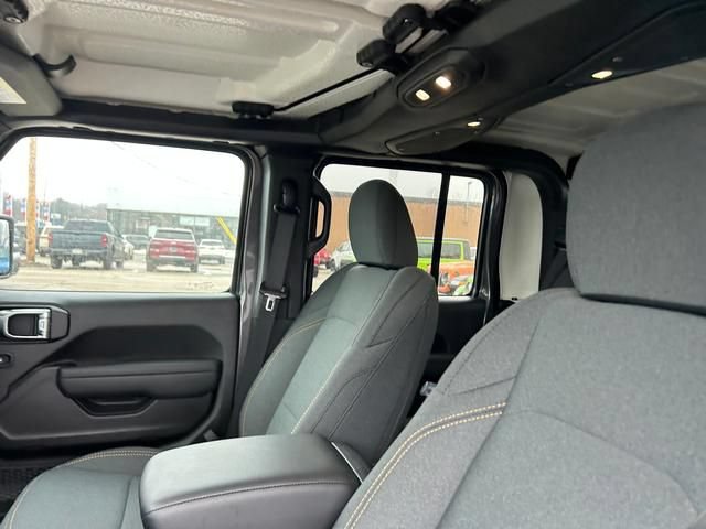 New 2025 Jeep Gladiator Sport AWD/4WD image 12