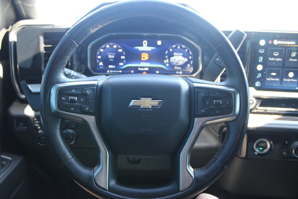 Used 2022 Chevrolet Silverado 1500 LT w/ Z71 Off-Road Package AWD/4WD image 37