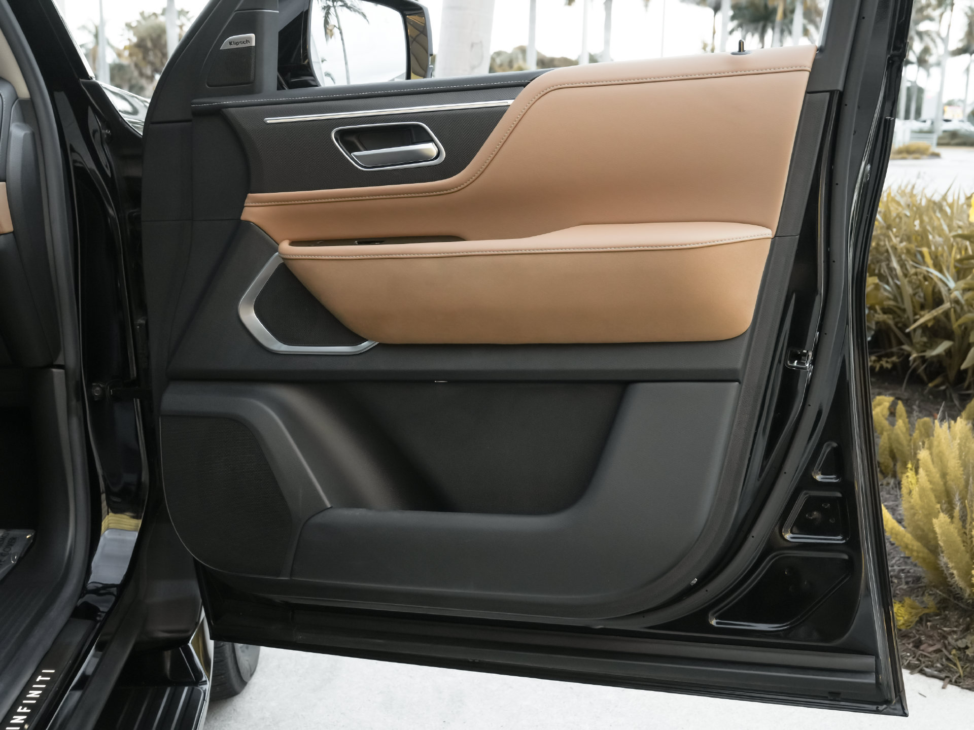 Used 2025 INFINITI QX80 Luxe RWD image 37