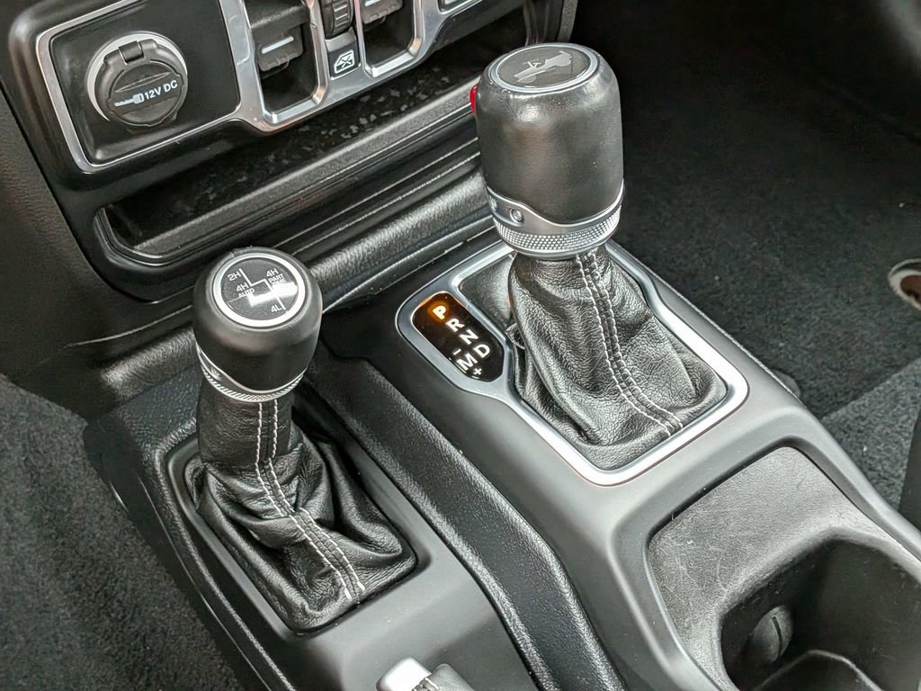 Used 2021 Jeep Wrangler Unlimited Sahara w/ Cold Weather Group AWD/4WD image 17