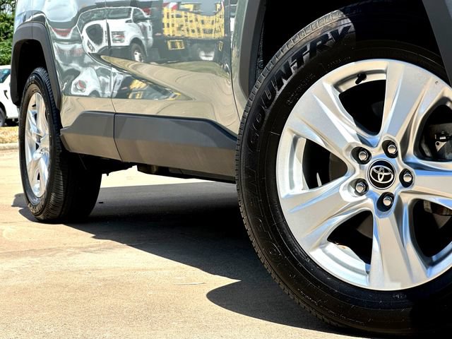 Used 2021 Toyota RAV4 XLE w/ Convenience Package FWD image 6