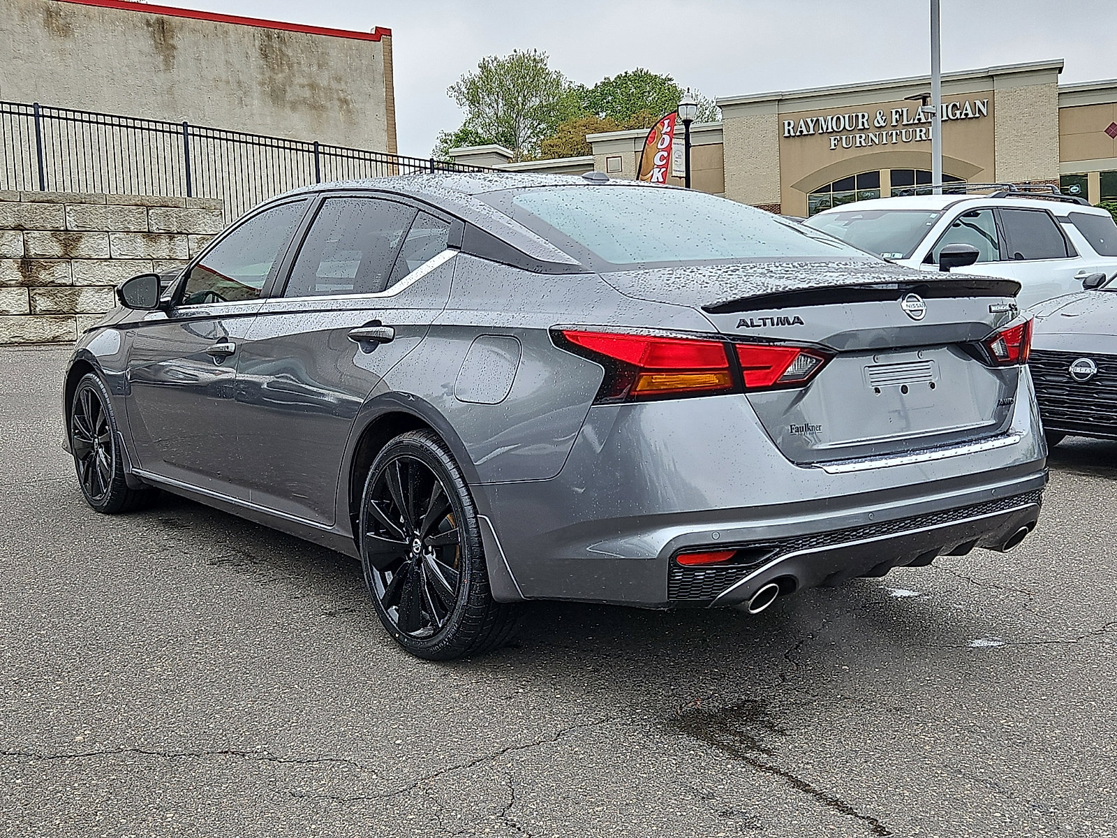 Certified 2022 Nissan Altima 2.5 SR w/ Midnight Edition Package AWD/4WD image 4