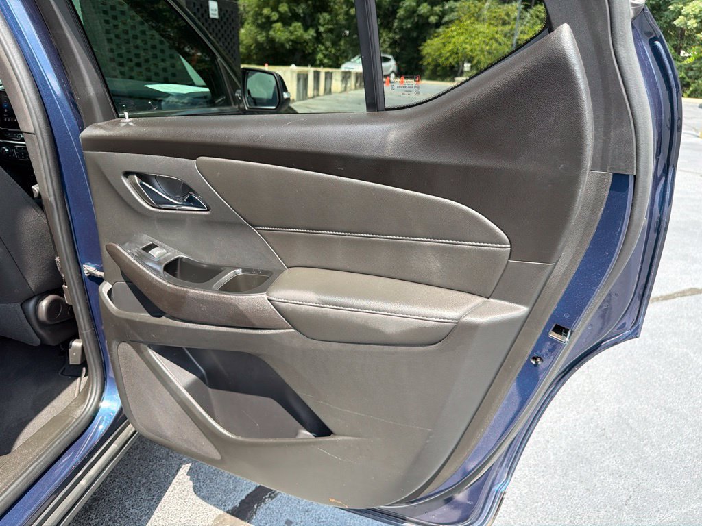 Used 2023 Chevrolet Traverse LT FWD image 21
