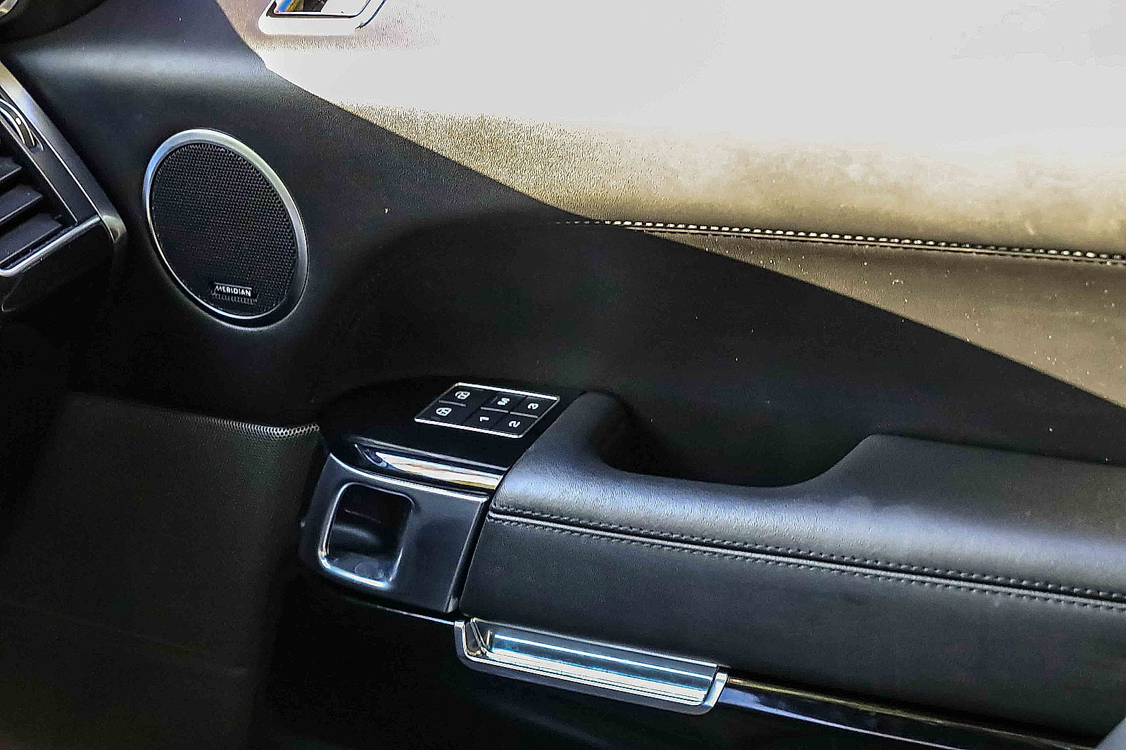 Used 2022 Land Rover Range Rover Sport HST image 15