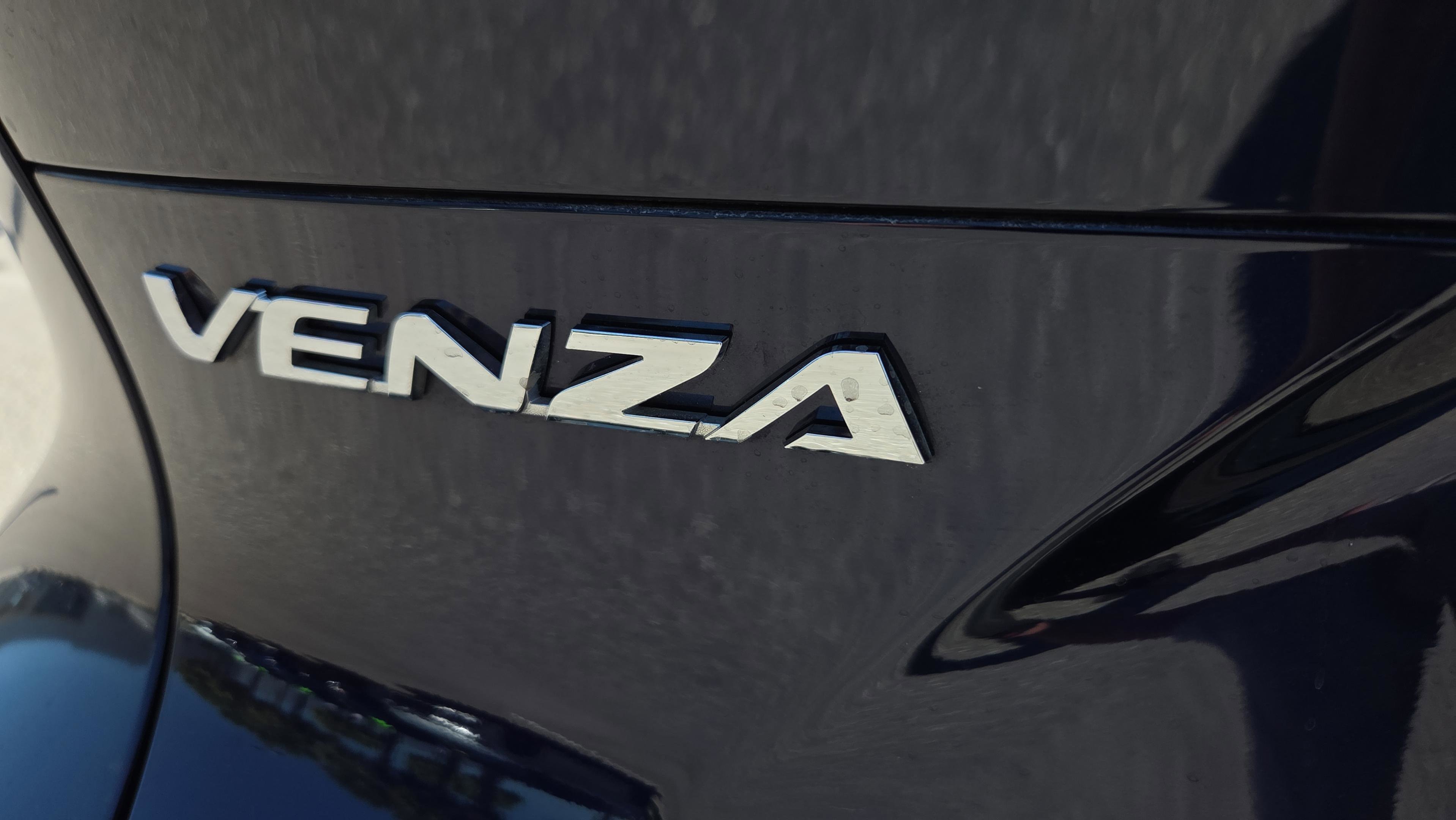 Certified 2022 Toyota Venza LE image 29