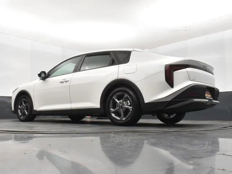 Used 2025 Kia K4 image 12
