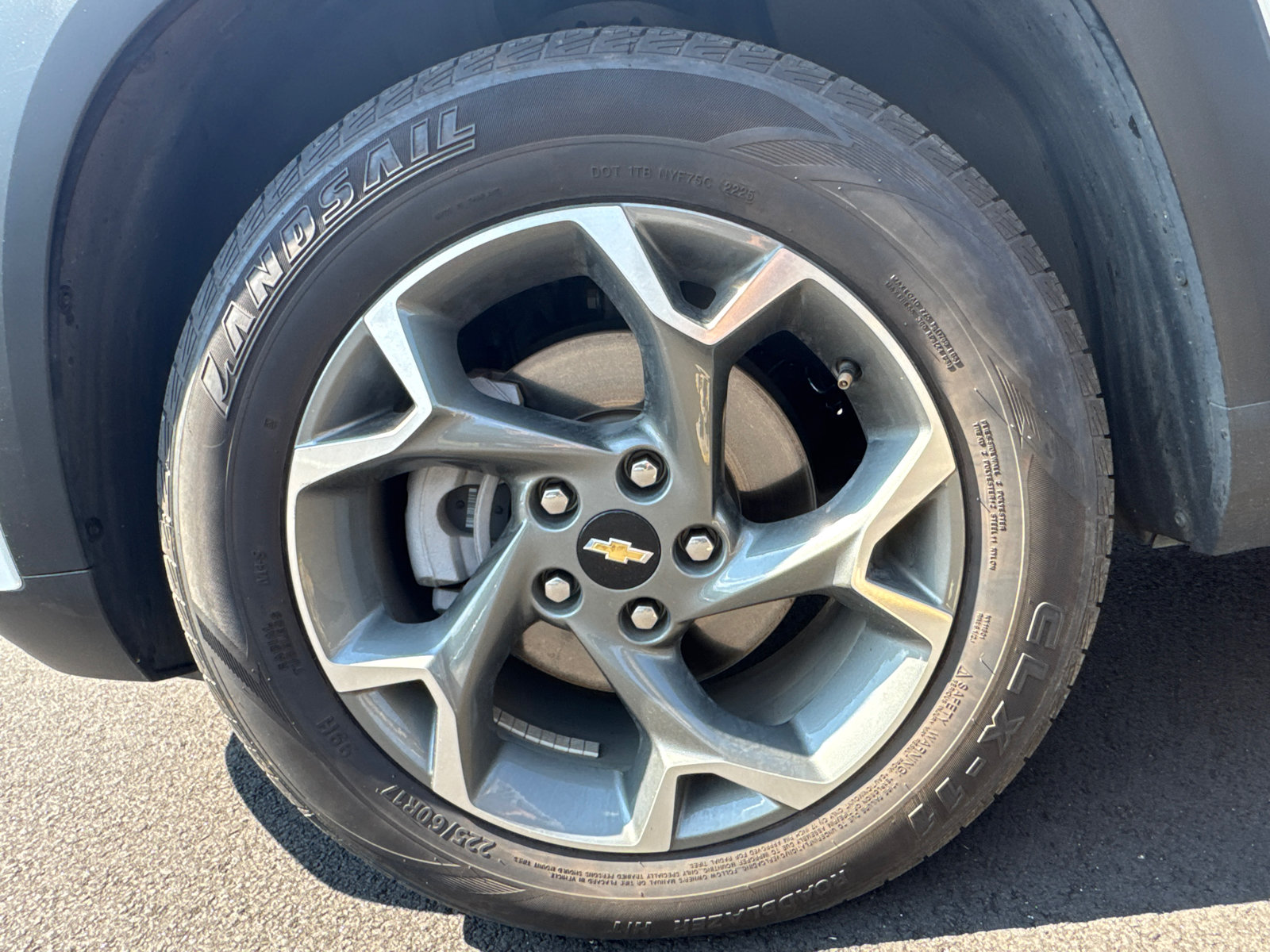 Used 2025 Chevrolet Trax LT FWD image 9