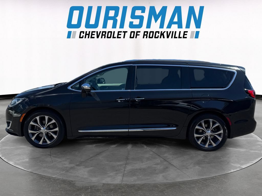 Used 2018 Chrysler Pacifica Limited w/ Tire & Wheel Group FWD image 3