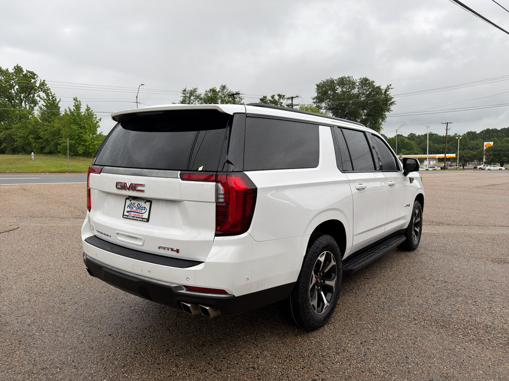 Used 2025 GMC Yukon XL AT4 AWD/4WD image 11