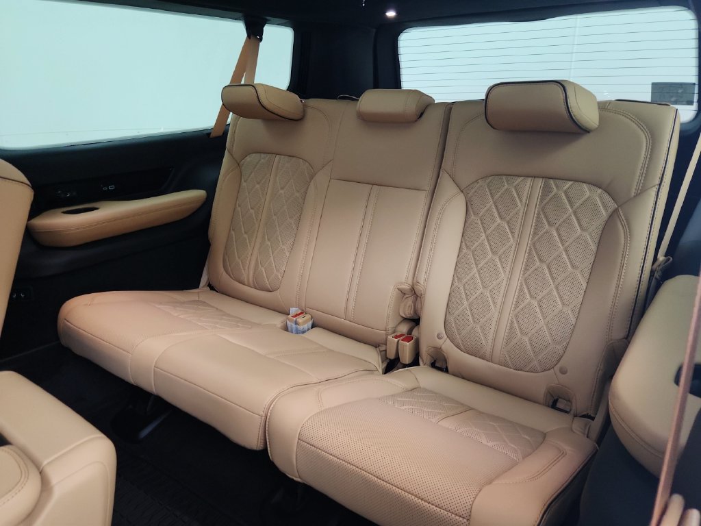 New 2026 Jeep Grand Wagoneer L Summit AWD/4WD image 33