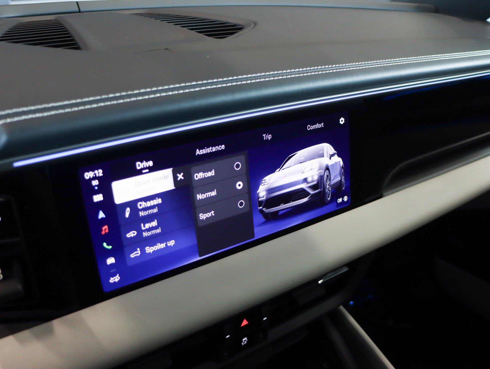 Used 2025 Porsche Macan Electric image 18