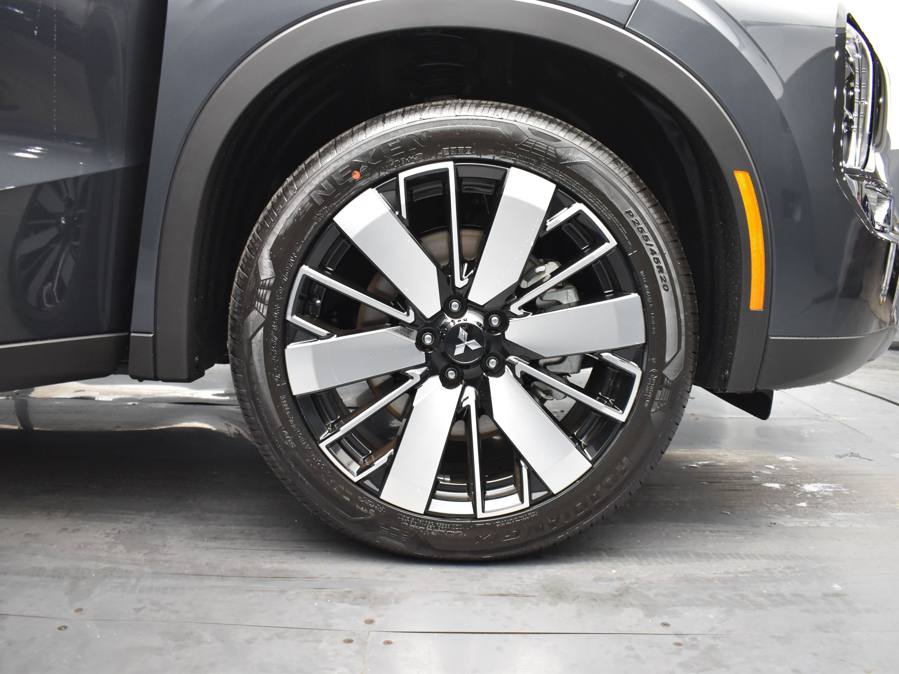 New 2026 Mitsubishi Outlander LE image 5