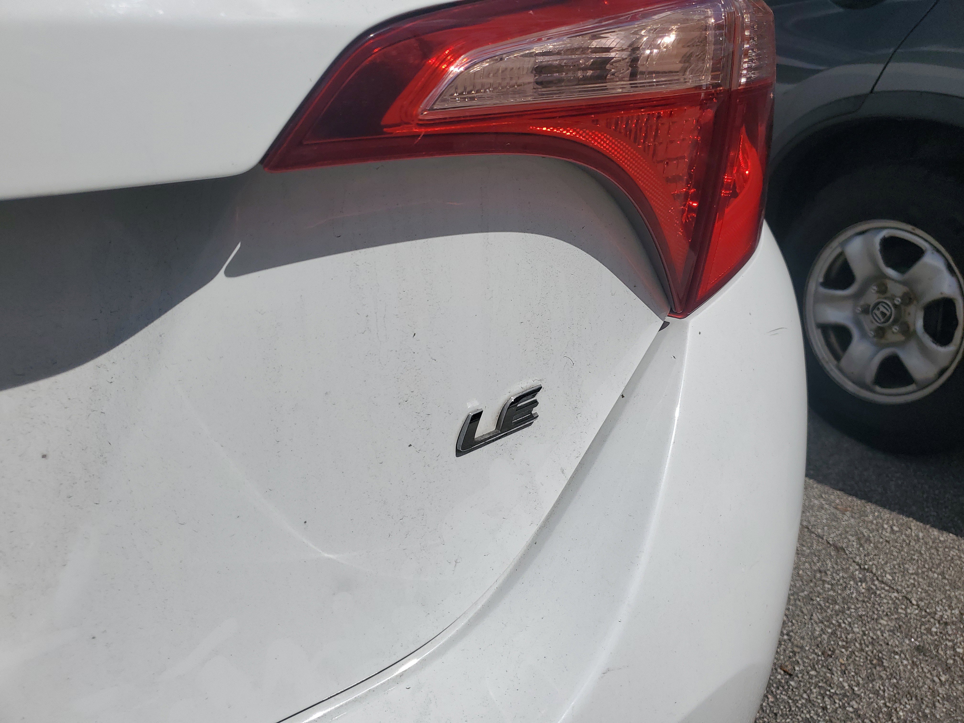 Used 2018 Toyota Corolla LE image 5