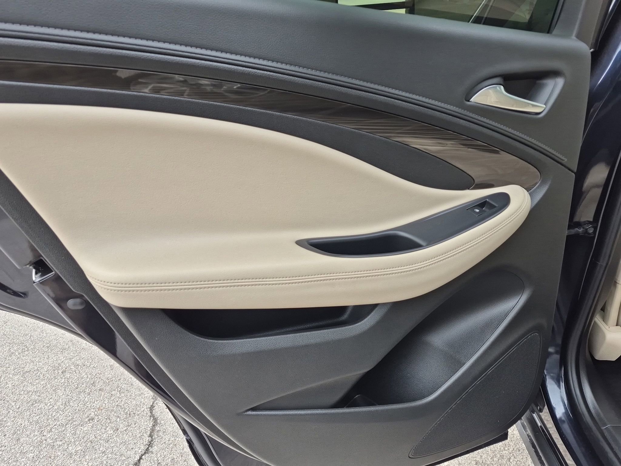 Used 2020 Buick Envision Essence w/ Experience Buick Package image 26