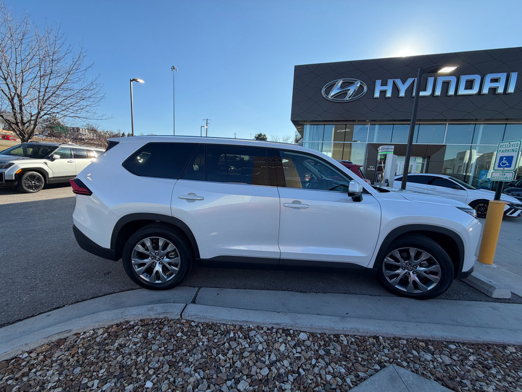 Used 2024 Toyota Grand Highlander Limited image 4