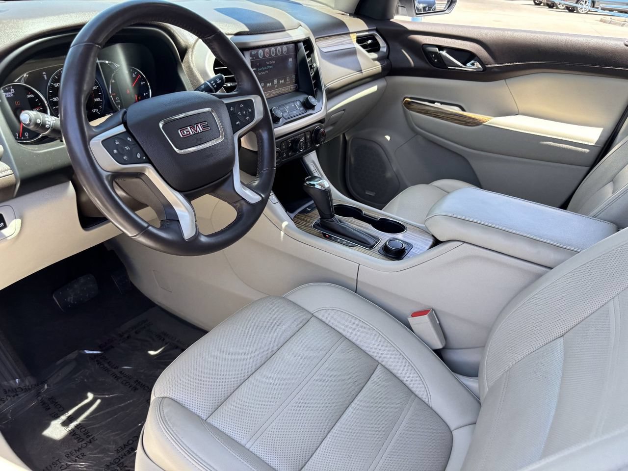 Used 2019 GMC Acadia Denali w/ Technology Package FWD image 16