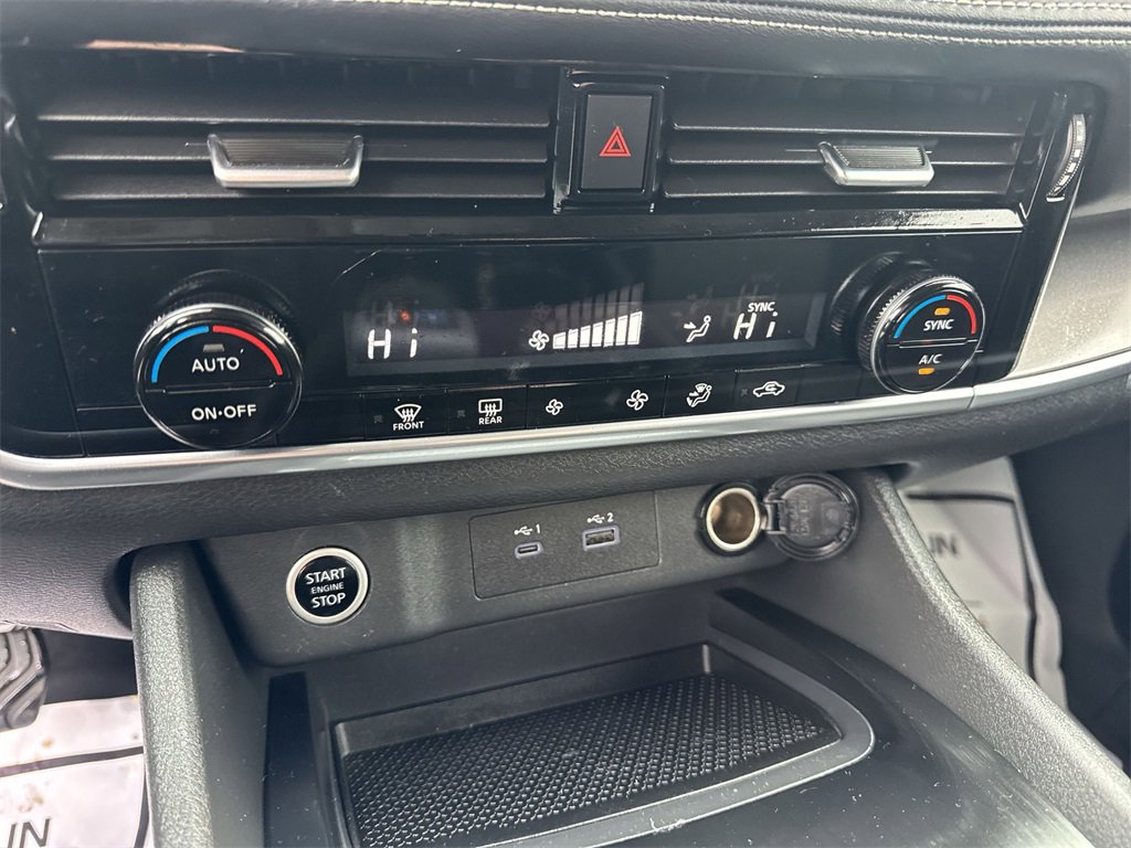 Used 2021 Nissan Rogue SV image 18