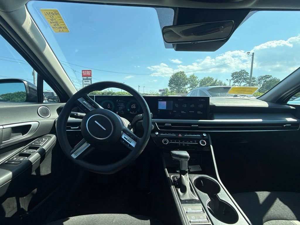 Used 2025 Hyundai Sonata SE FWD image 16
