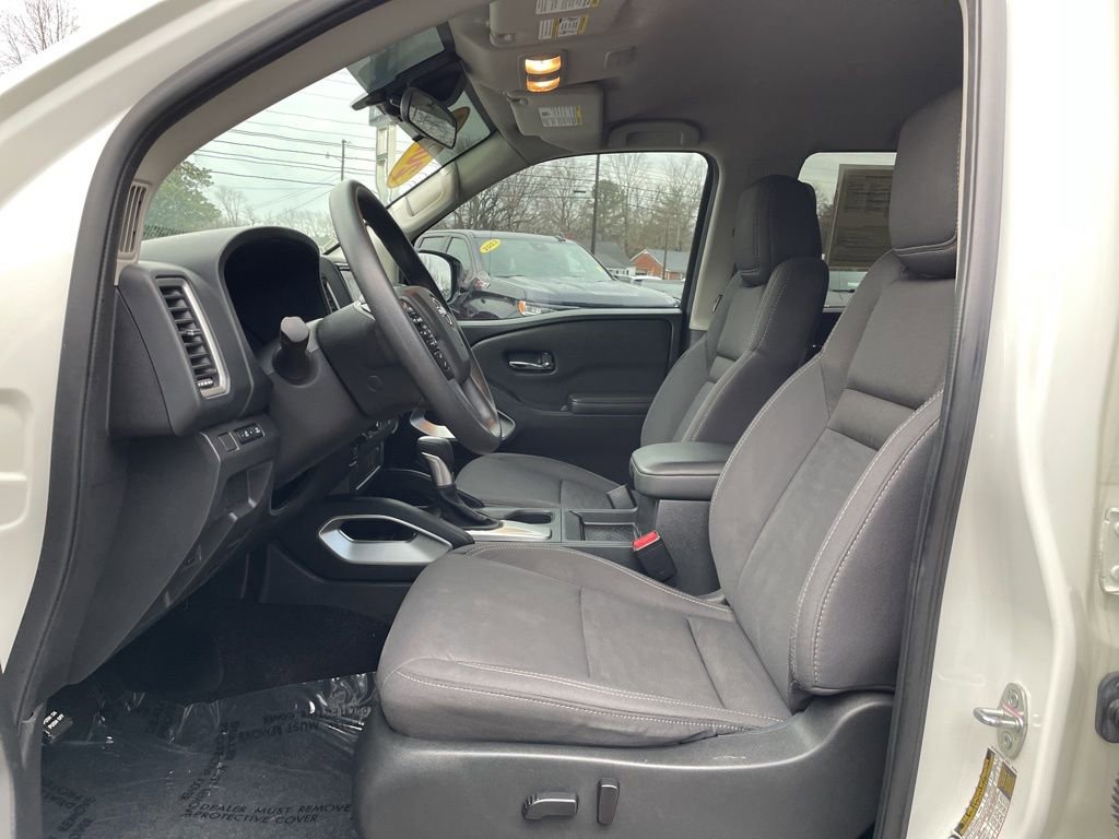 Used 2023 Nissan Frontier SV image 4