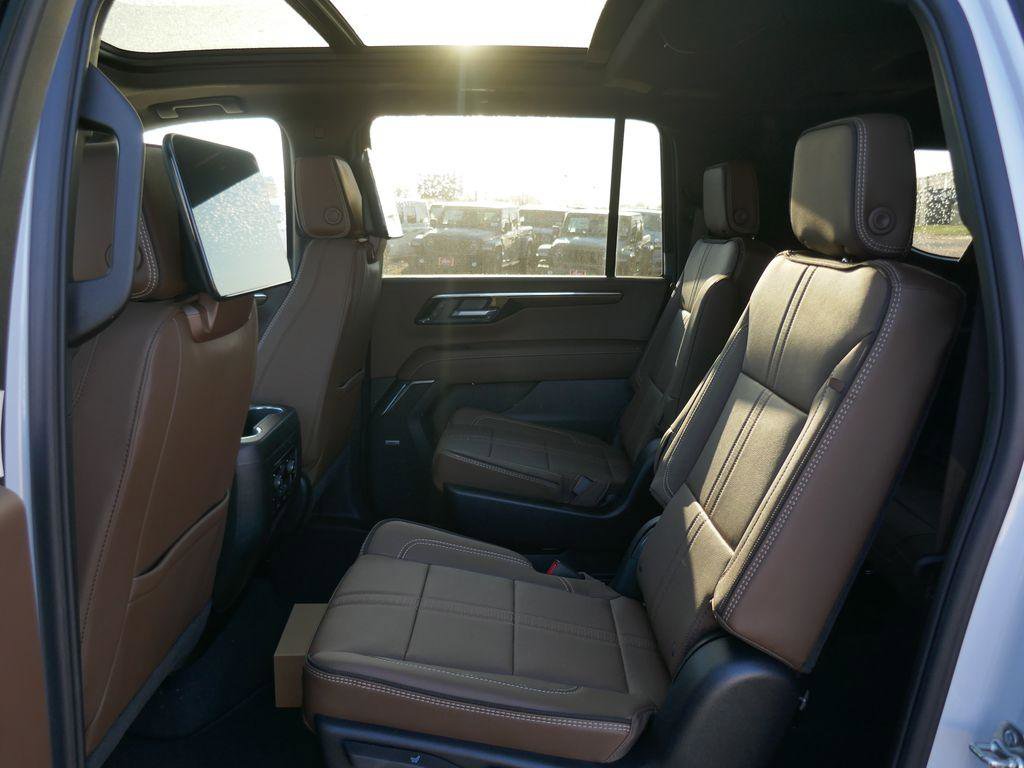 New 2026 Chevrolet Suburban High Country image 13