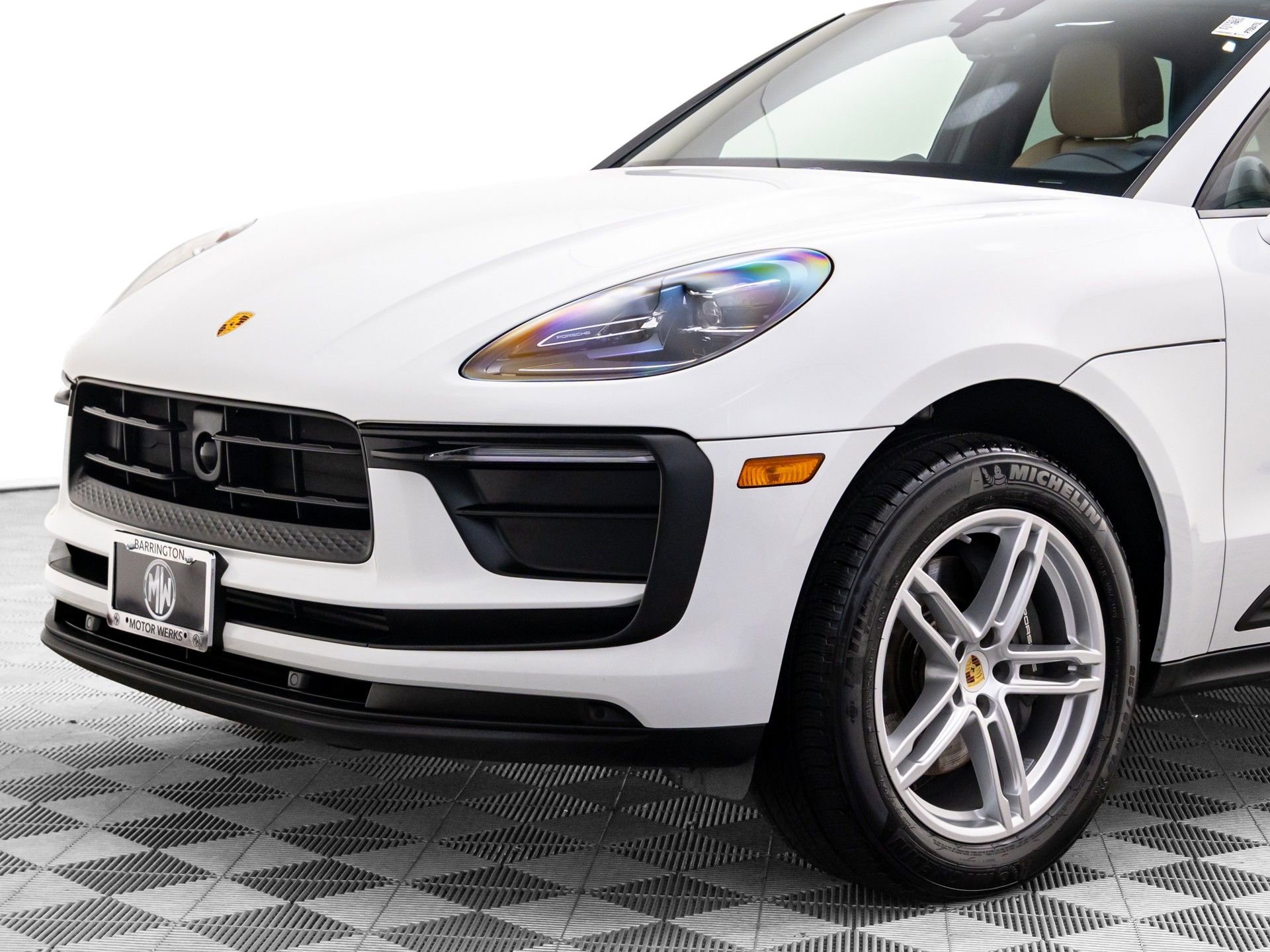 Certified 2025 Porsche Macan image 34