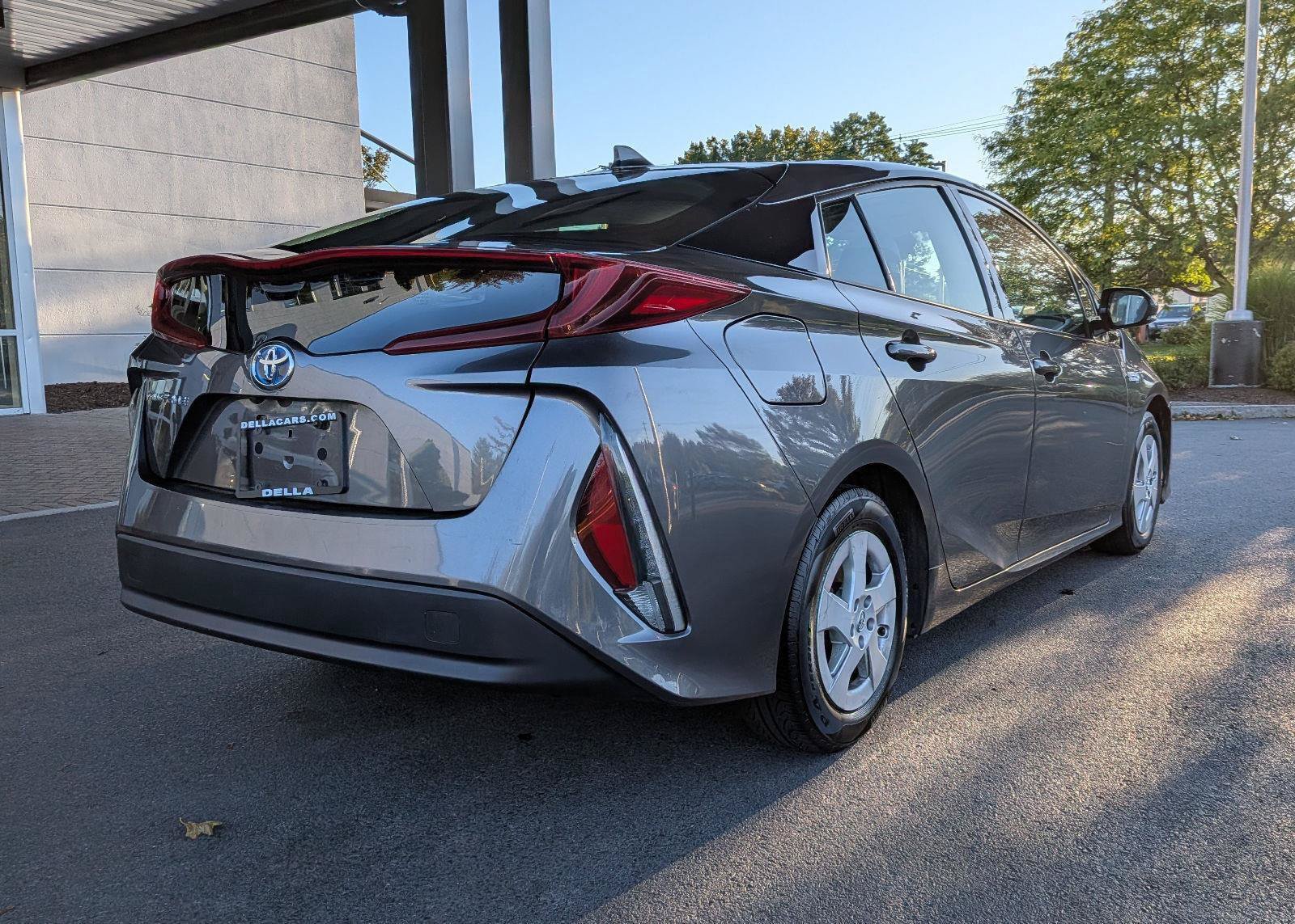 Used 2018 Toyota Prius Prime Premium FWD image 7