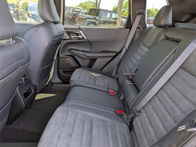 New 2025 Mitsubishi Outlander SE image 17