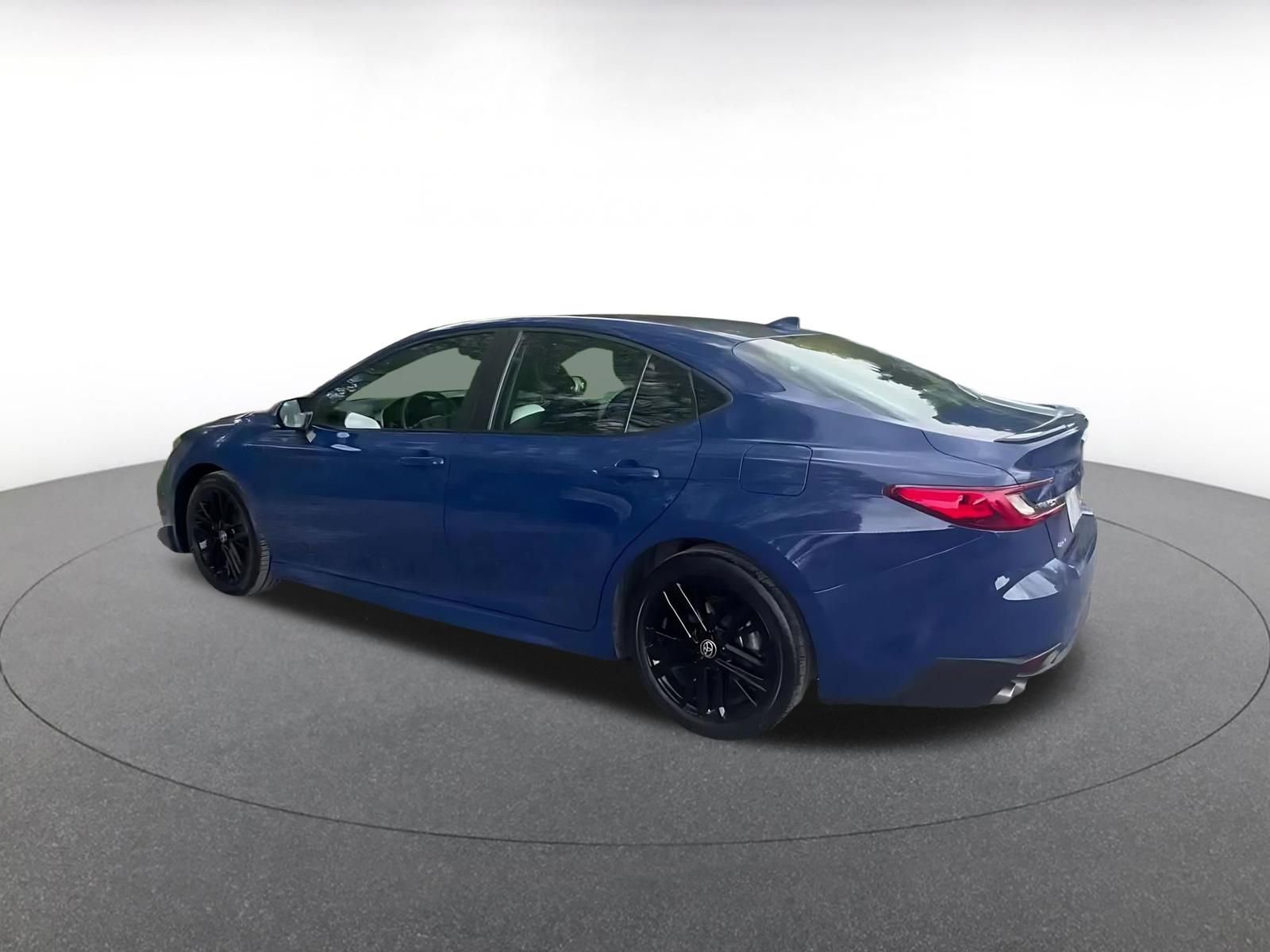 Used 2025 Toyota Camry SE FWD image 10
