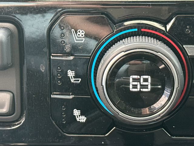 Used 2022 Chevrolet Silverado 1500 ZR2 w/ Technology Package AWD/4WD image 31