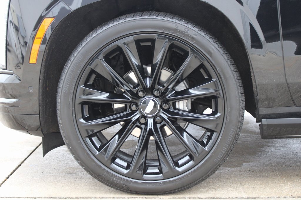 Used 2025 Cadillac Escalade ESV Sport Platinum w/ LPO, ONYX Package image 35