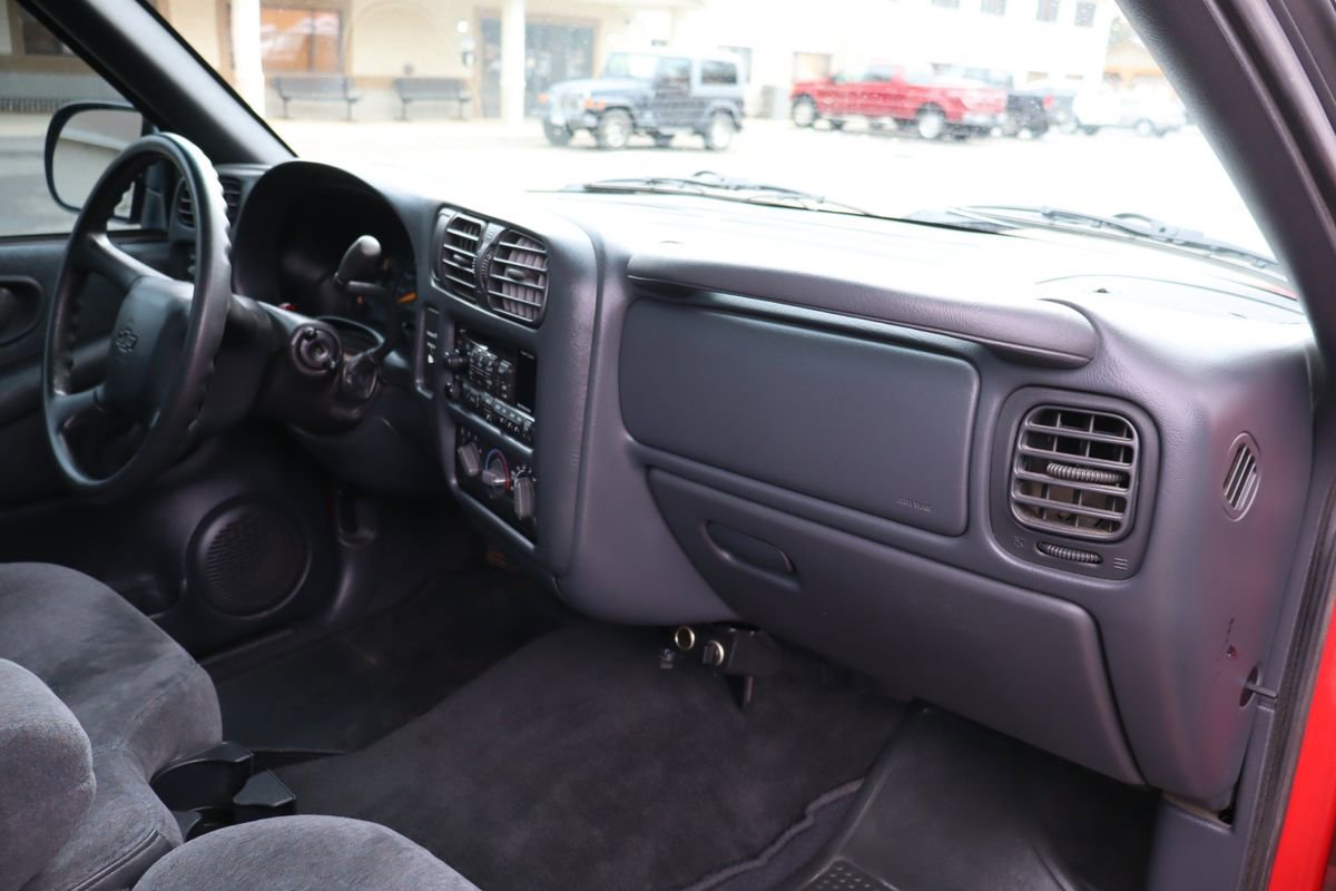 Used 2000 Chevrolet S10 Pickup LS w/ Preferred Equipment Group RWD image 16