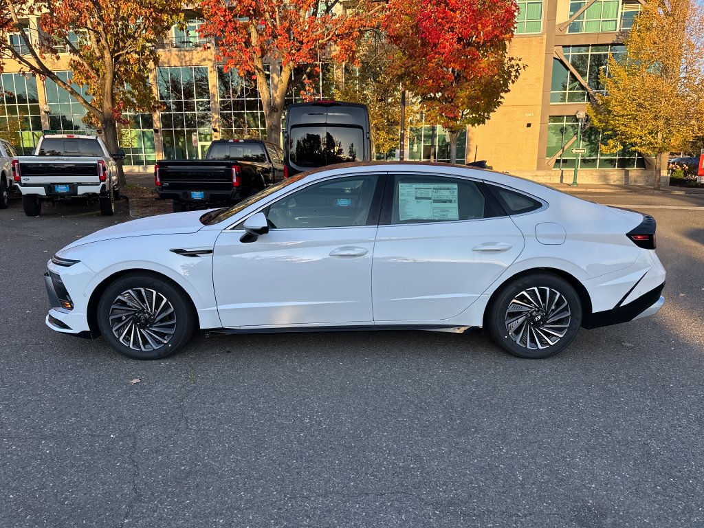 New 2026 Hyundai Sonata Limited FWD image 3