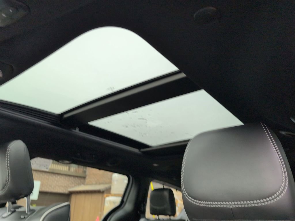 New 2026 Chrysler Pacifica Limited w/ Uconnect Theater Family Group image 19