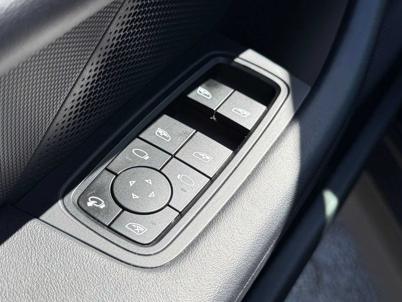 Used 2024 Porsche Taycan image 25