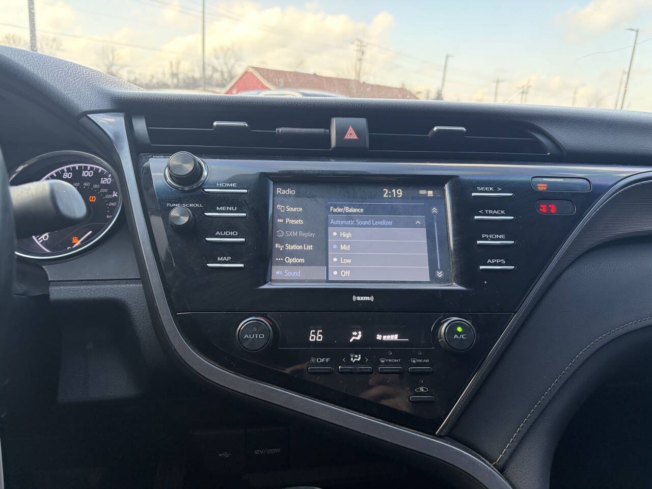Used 2020 Toyota Camry SE FWD image 23