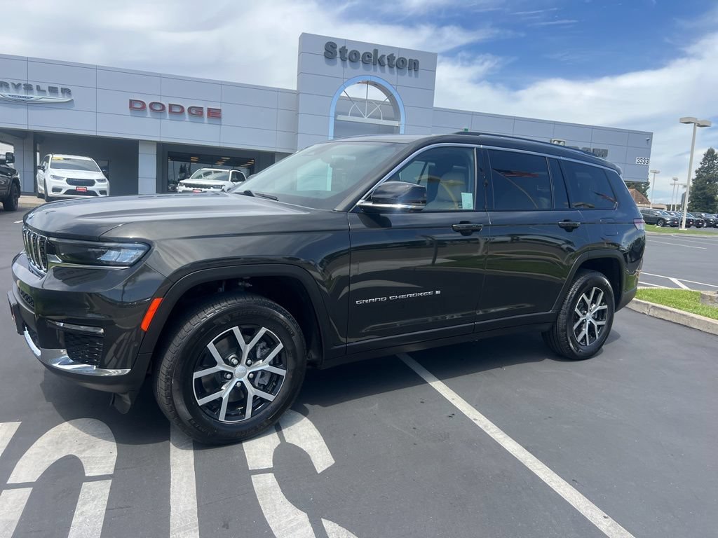 Used 2023 Jeep Grand Cherokee L Limited w/ Luxury Tech Group II AWD/4WD image 6