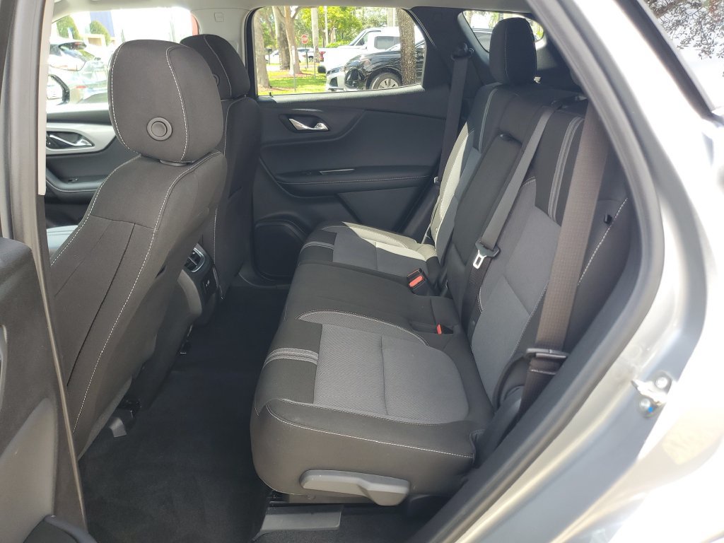 Used 2025 Chevrolet Blazer LT FWD image 9