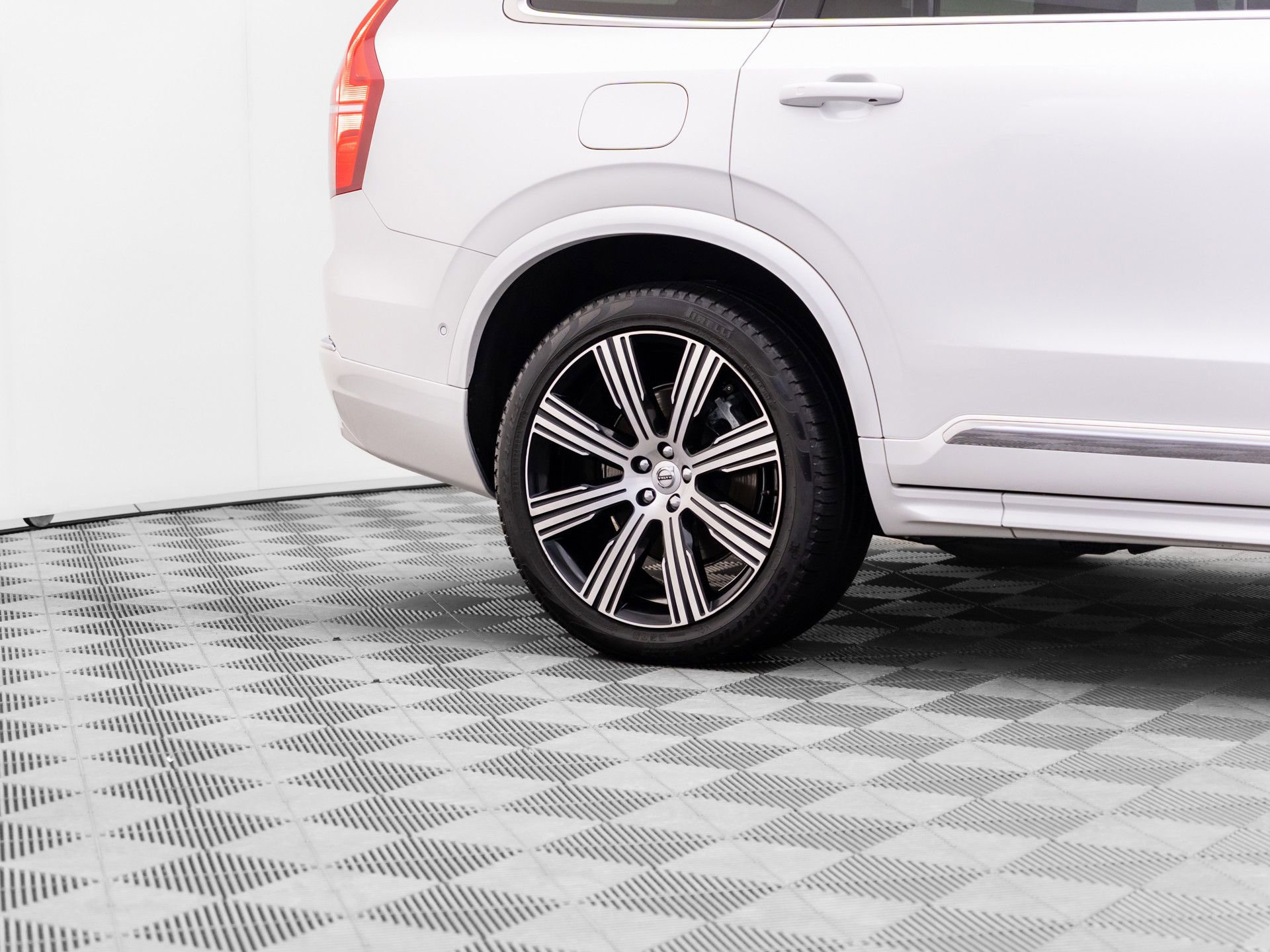 Used 2023 Volvo XC90 T8 Plus w/ Protection Package Premier image 36