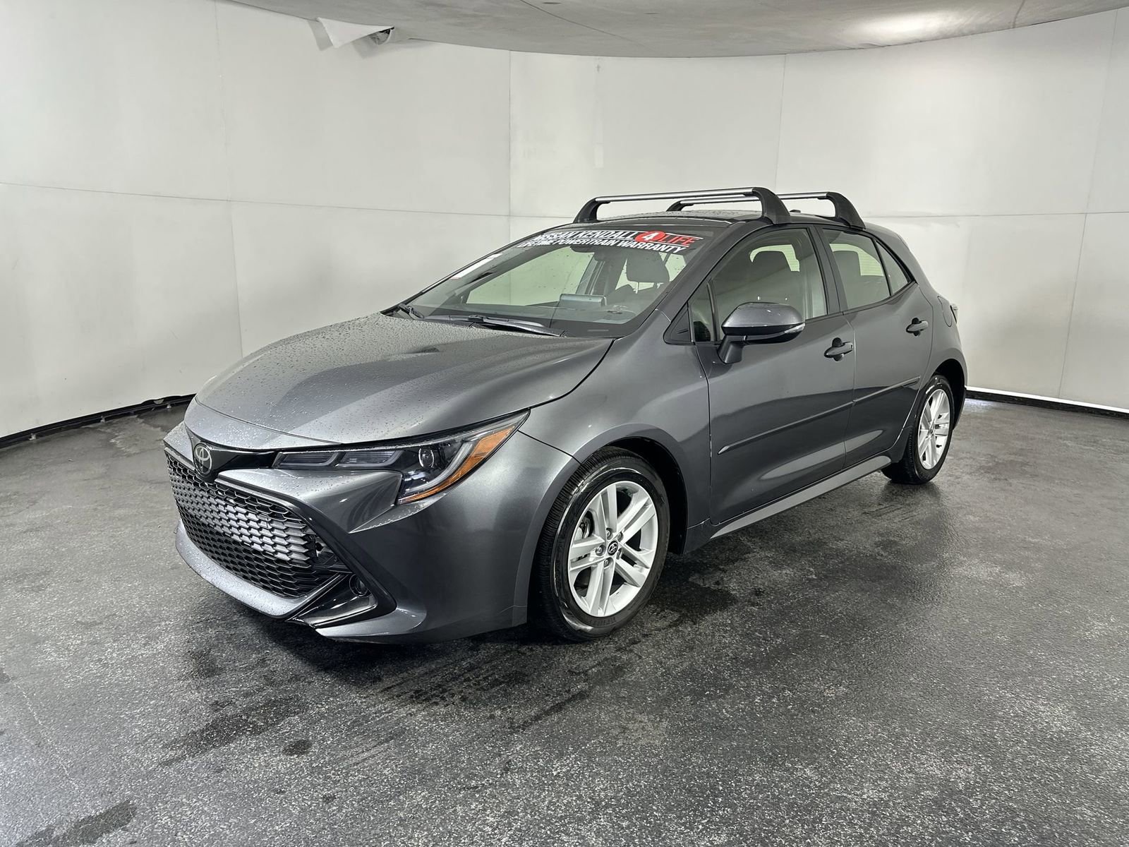 Used 2022 Toyota Corolla SE w/ SE Preferred Package image 4