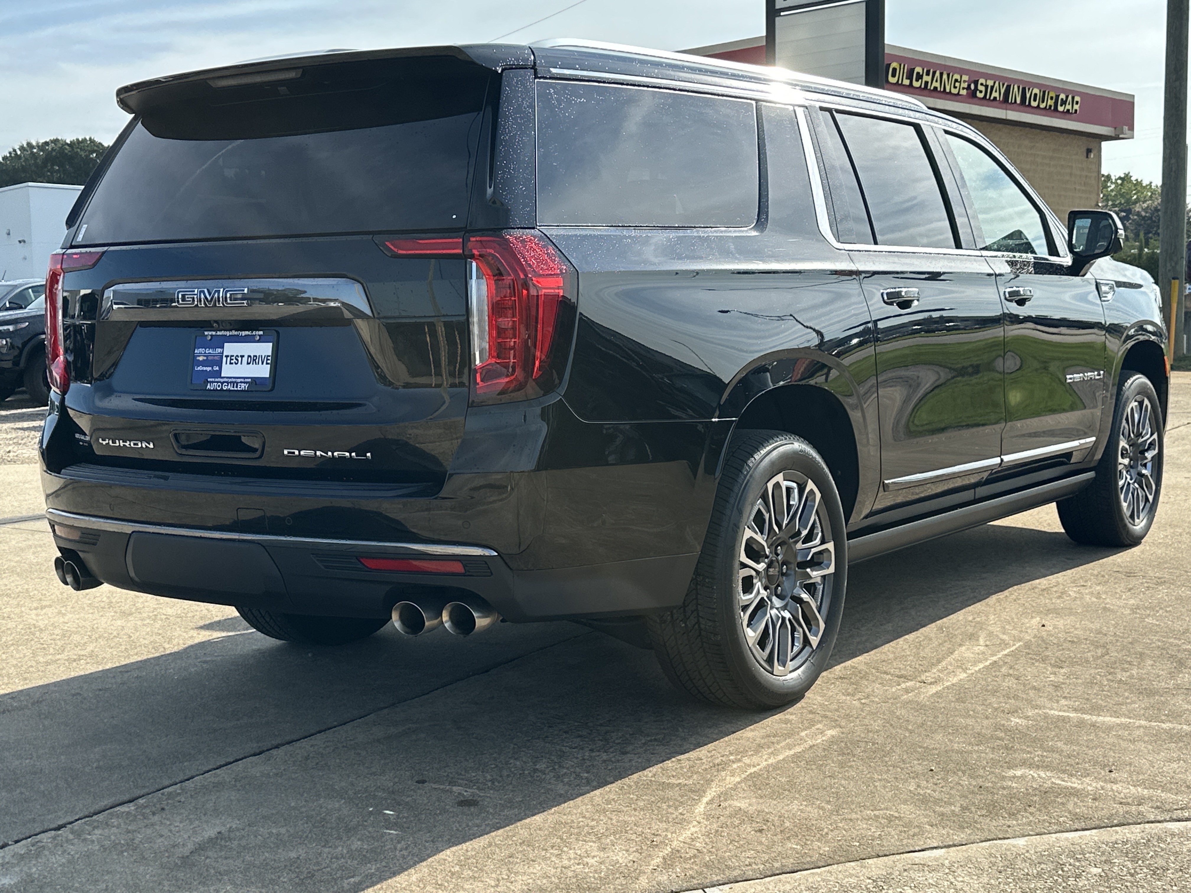 Certified 2023 GMC Yukon XL Denali Ultimate AWD/4WD image 6