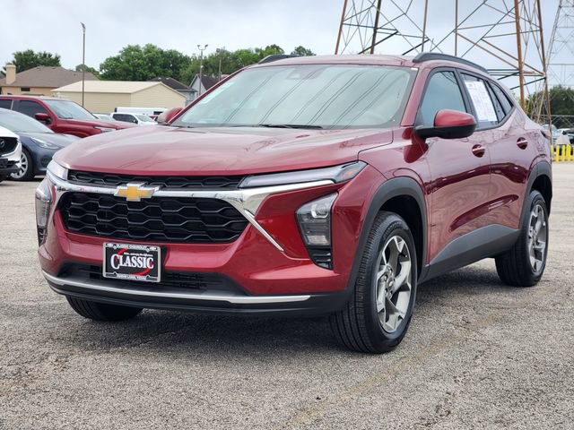 Used 2025 Chevrolet Trax LT w/ LT Convenience Package image 3