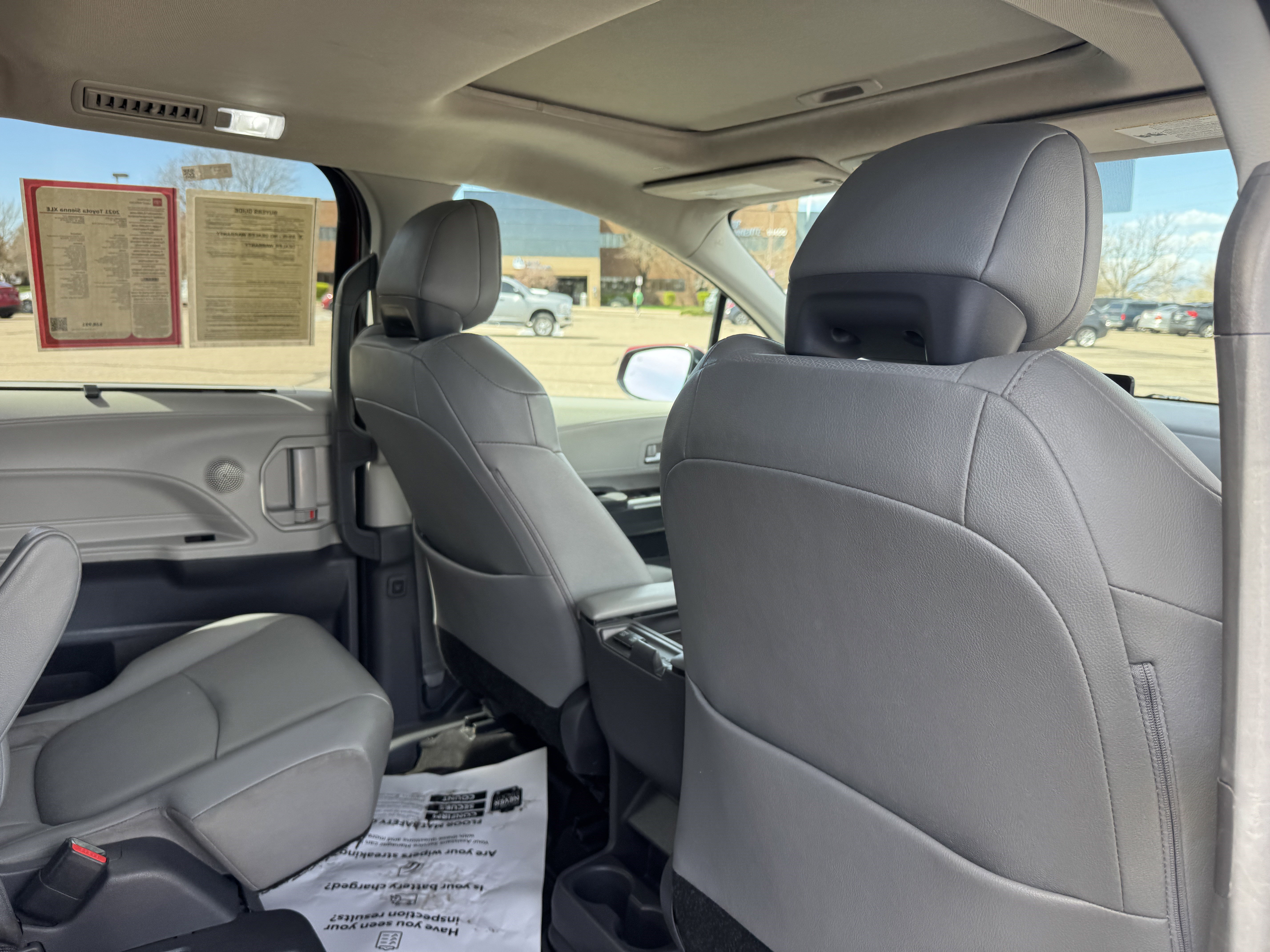 Used 2021 Toyota Sienna XLE w/ XLE Plus Package image 17