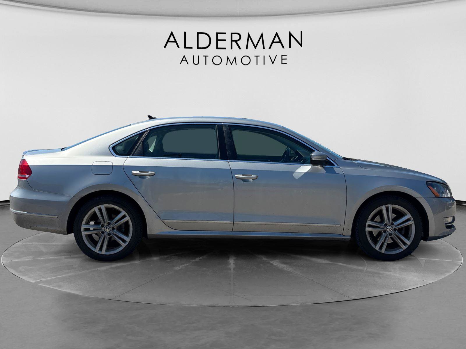 Used 2014 Volkswagen Passat TDI SEL Premium FWD image 6