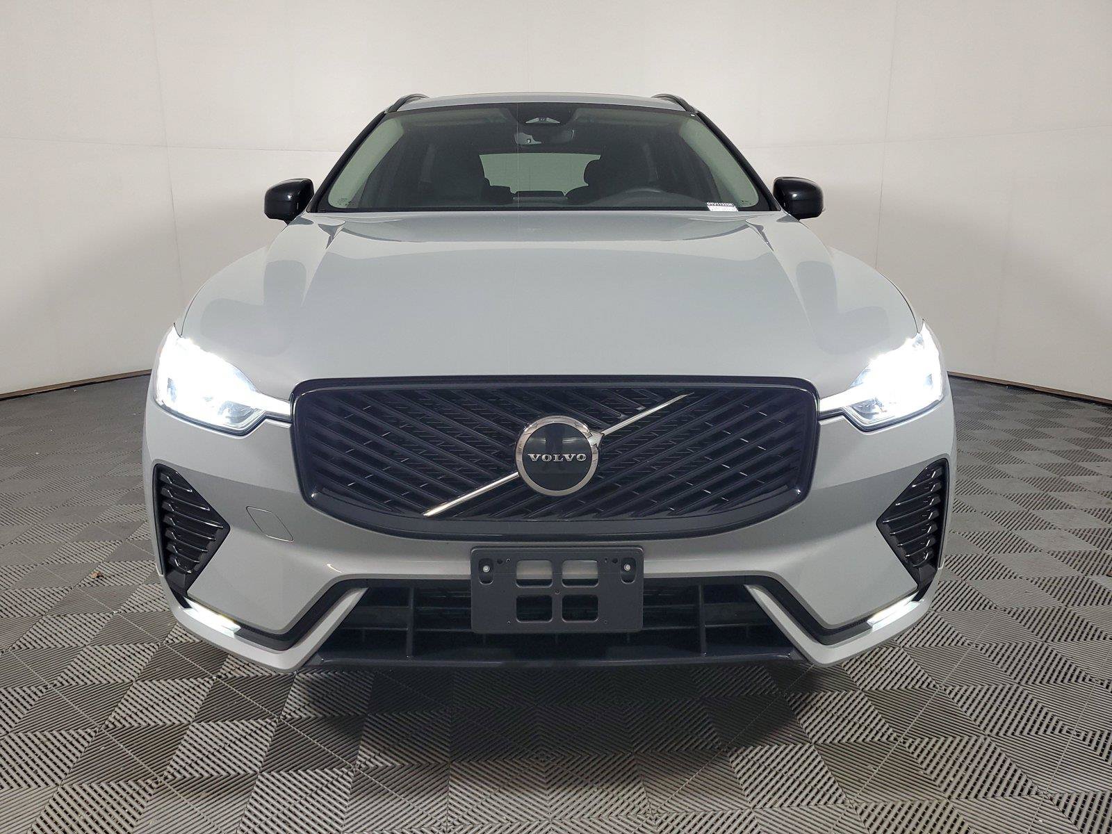 Certified 2026 Volvo XC60 B5 Core AWD/4WD image 2