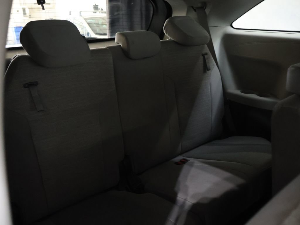 Used 2021 Toyota Sienna LE image 14