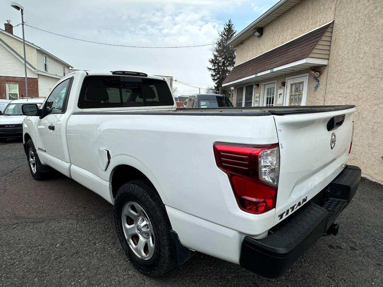 Used 2017 Nissan Titan S image 4