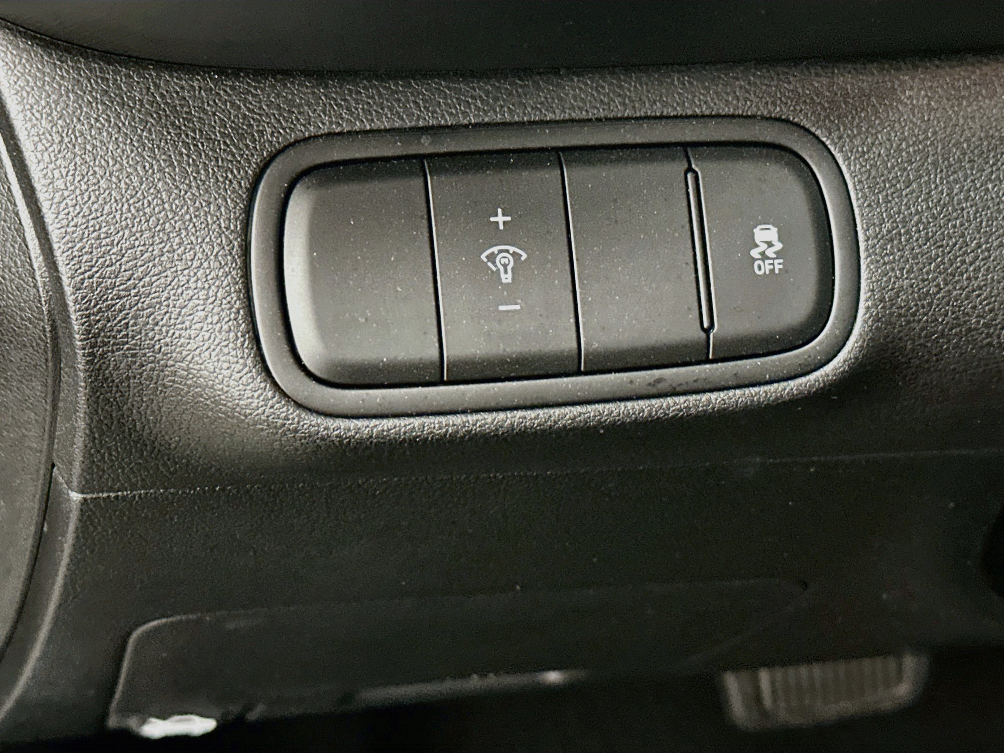 Used 2025 Hyundai Venue SEL FWD image 17