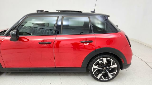 Used 2025 MINI Cooper 4-Door Hardtop image 11